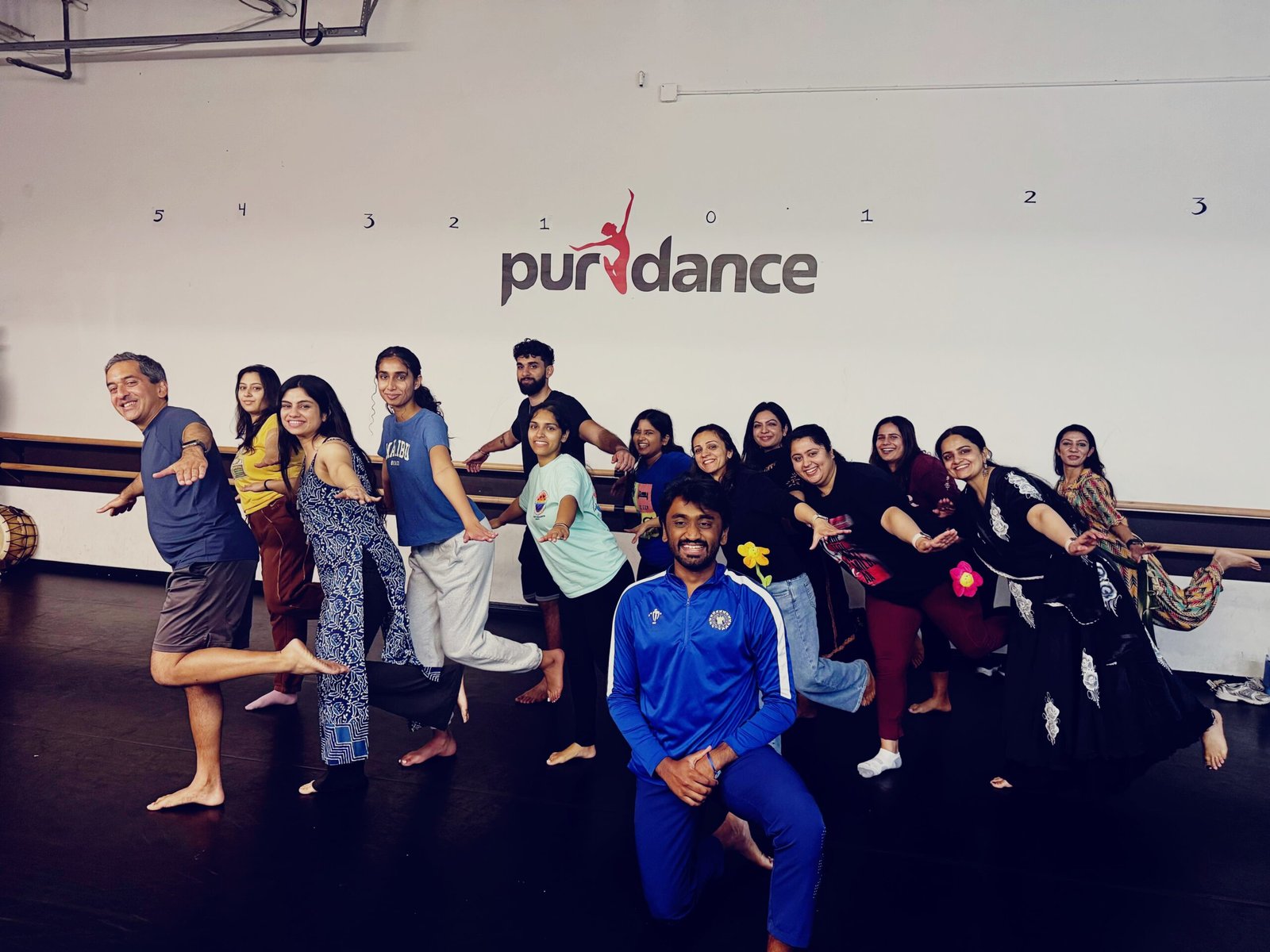 Large San Jose Advanced Adults Bhangra class group at Purdance