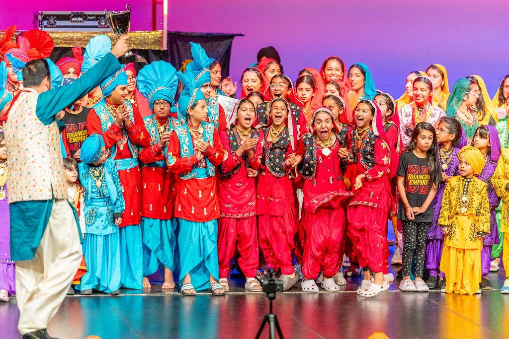 Little Stars receiving the Viewers Choice trophy